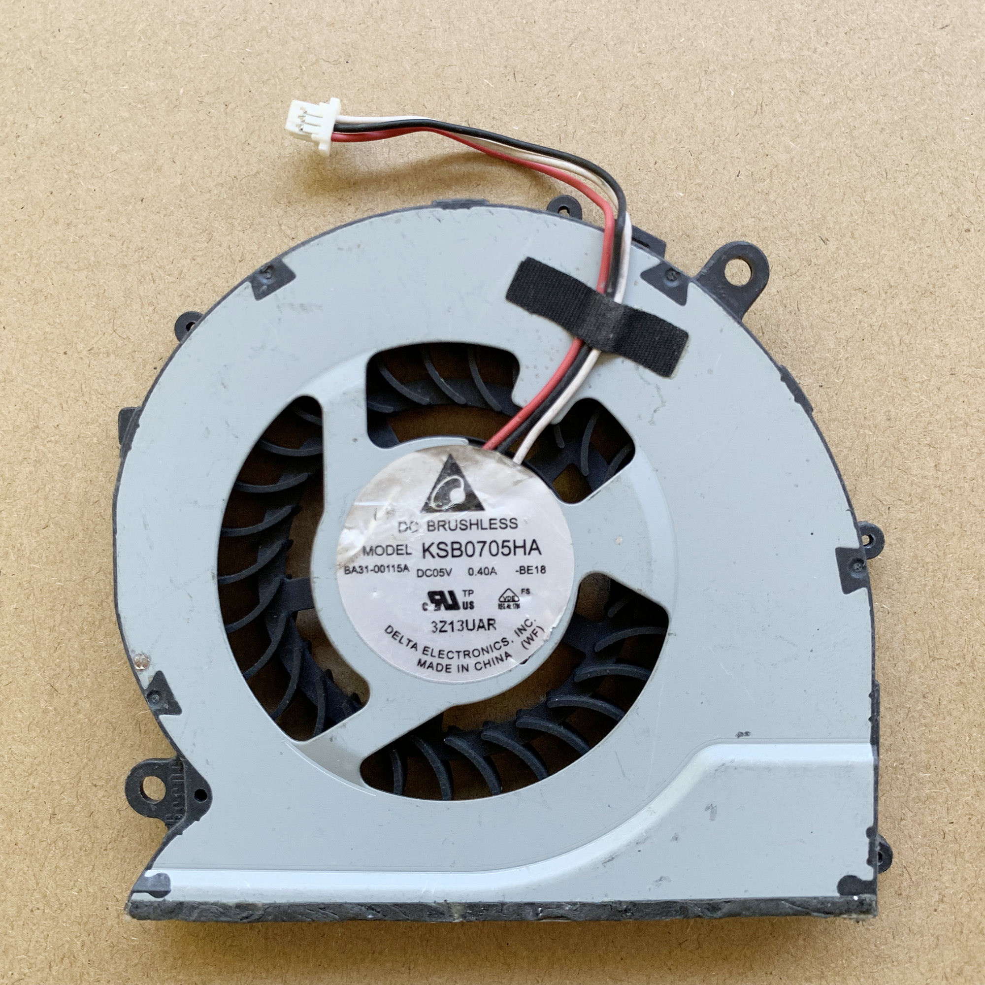 Cooling Fan Samsung NP370R4E NP370R5E NP450R4V NP450R5V NP510R5E NP470R5E NP450R5J NP450R4Q 370R4E BE18 Cooling Fan Samsung NP370R4E NP370R5E NP450R4V NP450R5V NP510R5E NP470R5E NP450R5J NP450R4Q 370R4E BE18